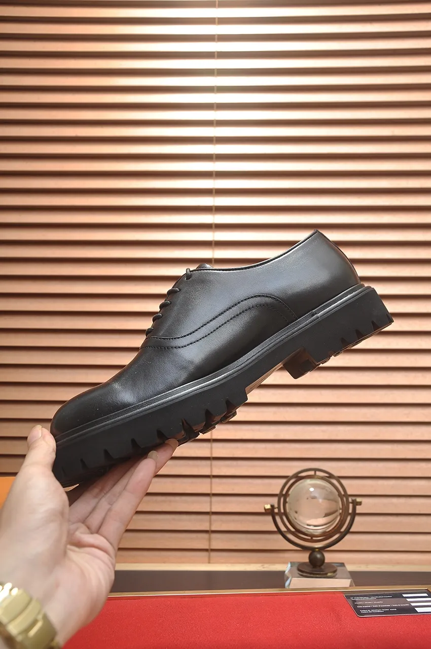 Men's men's shoes 💰640💶 [LV] (original single cowhide lining) 🍀LV's latest genuine leather business suit shoes are launched simultaneously on the official website. The first-layer cowhide imported from Italy is made of heavy gold, 💥official website 1:1 rubber outsole. Versatile to wear, high-end without losing class, and the color combination is extraordinary. This four-season style is alluring when worn on your feet, showing off your big-name flair. Standard code 38-45 (45 customized)